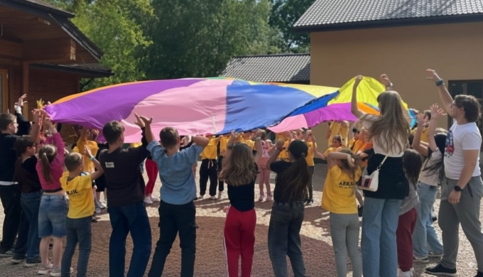 Оголошення відкритого тендеру на послуги проживання, харчування та терапії для чотирьох таборів 